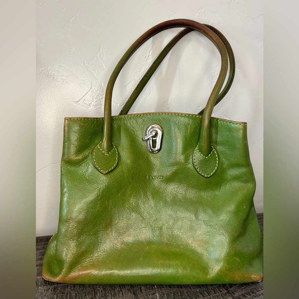I Ponti Firenze Italian leather medium sized handbag.
